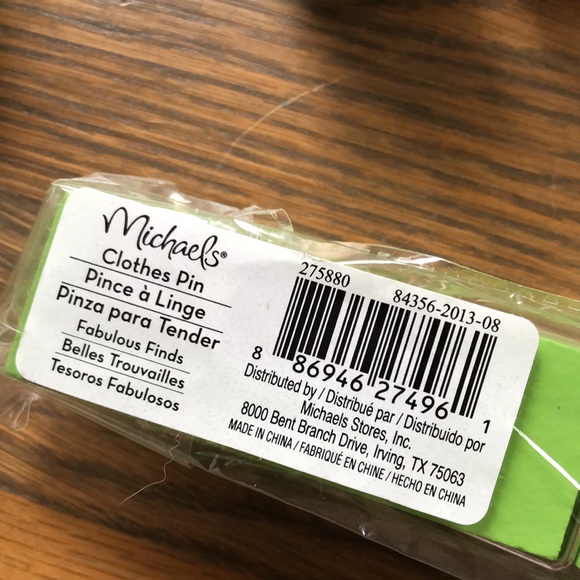 Set of 6 Wood Clothes Pins - Picture 5 of 6